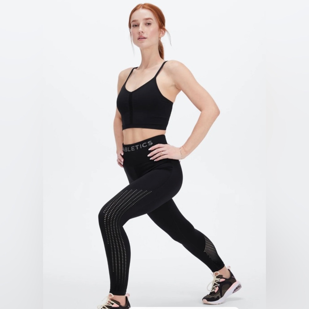 black fabletics sync seamless set